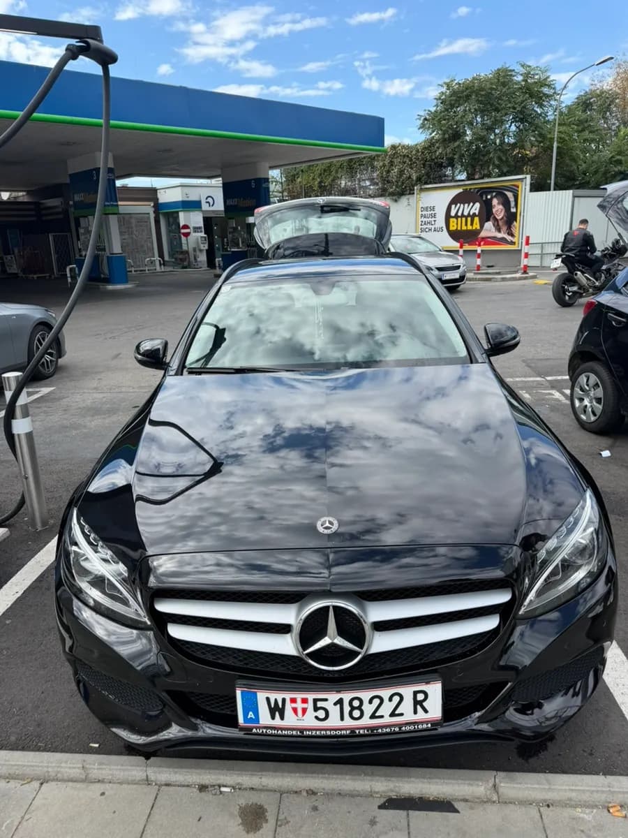 Mercedes-Benz C-Klasse 2018 – € 15.500, 140 000 km – Bild 1 von 8