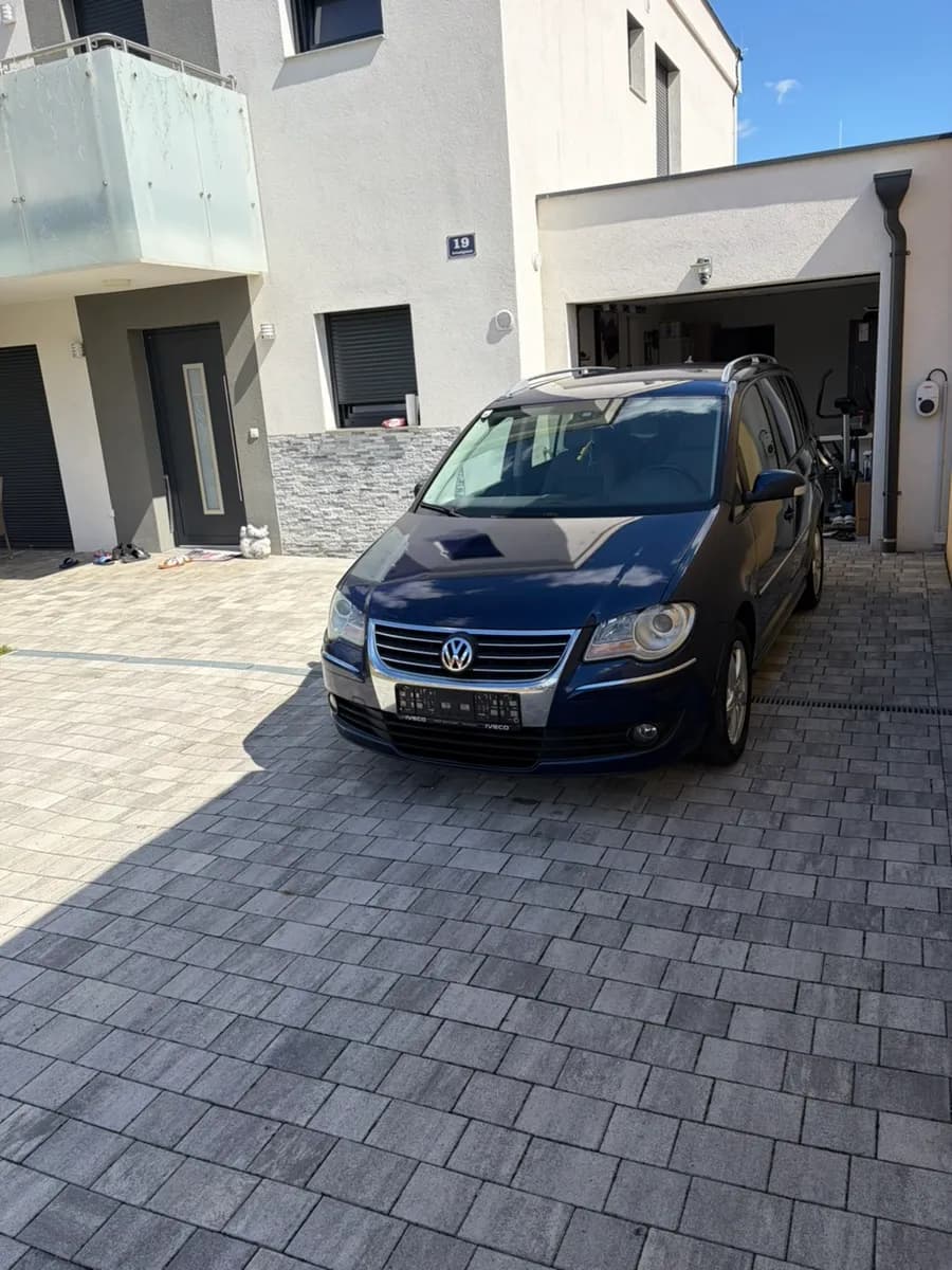 VW Touran 2008 – € 3.200, 260 000 km – Bild 1 von 20