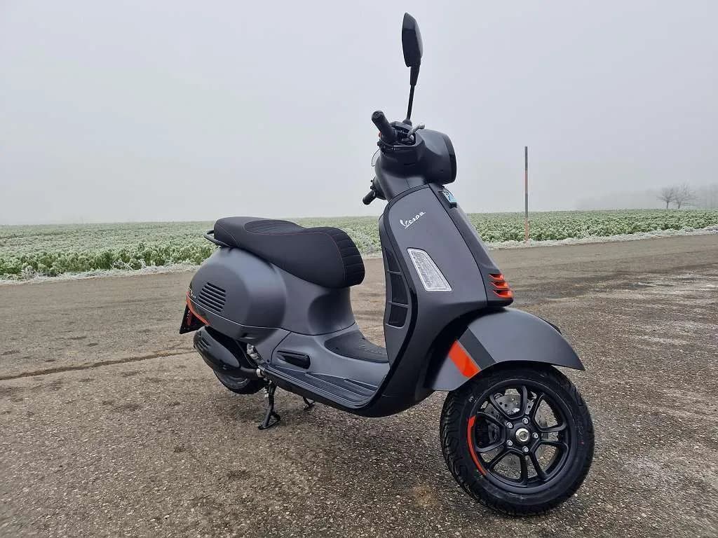 Vespa GTS – € 7.990, 0 km – Bild 1 von 4