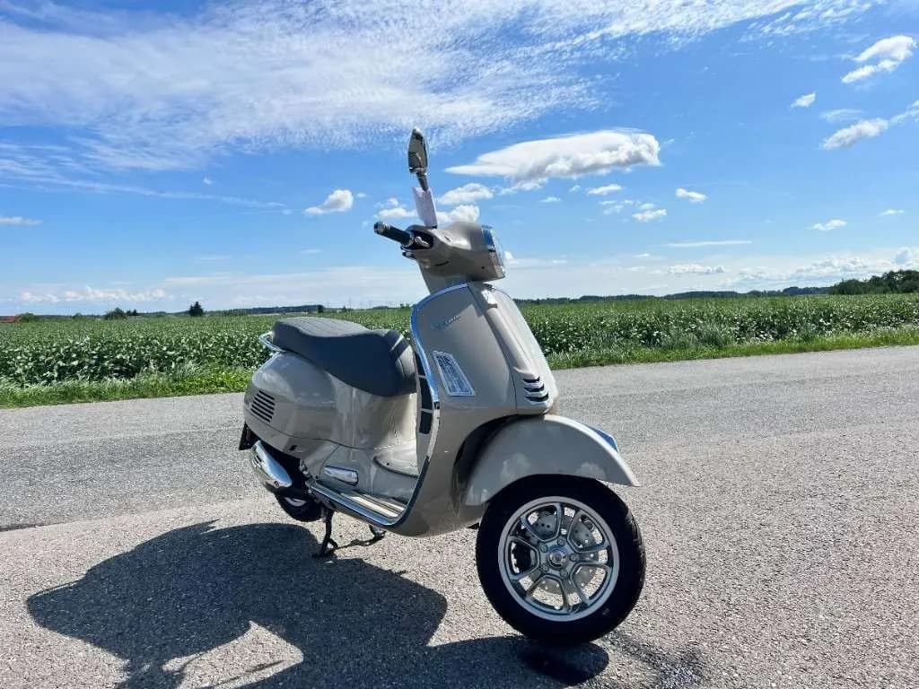 Vespa GTS – € 7.399, 1 km – Bild 1 von 6