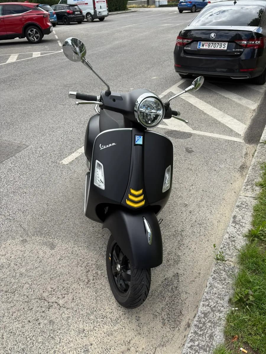 Vespa GTS 2022 – € 5.199, 6 500 km – Bild 1 von 7