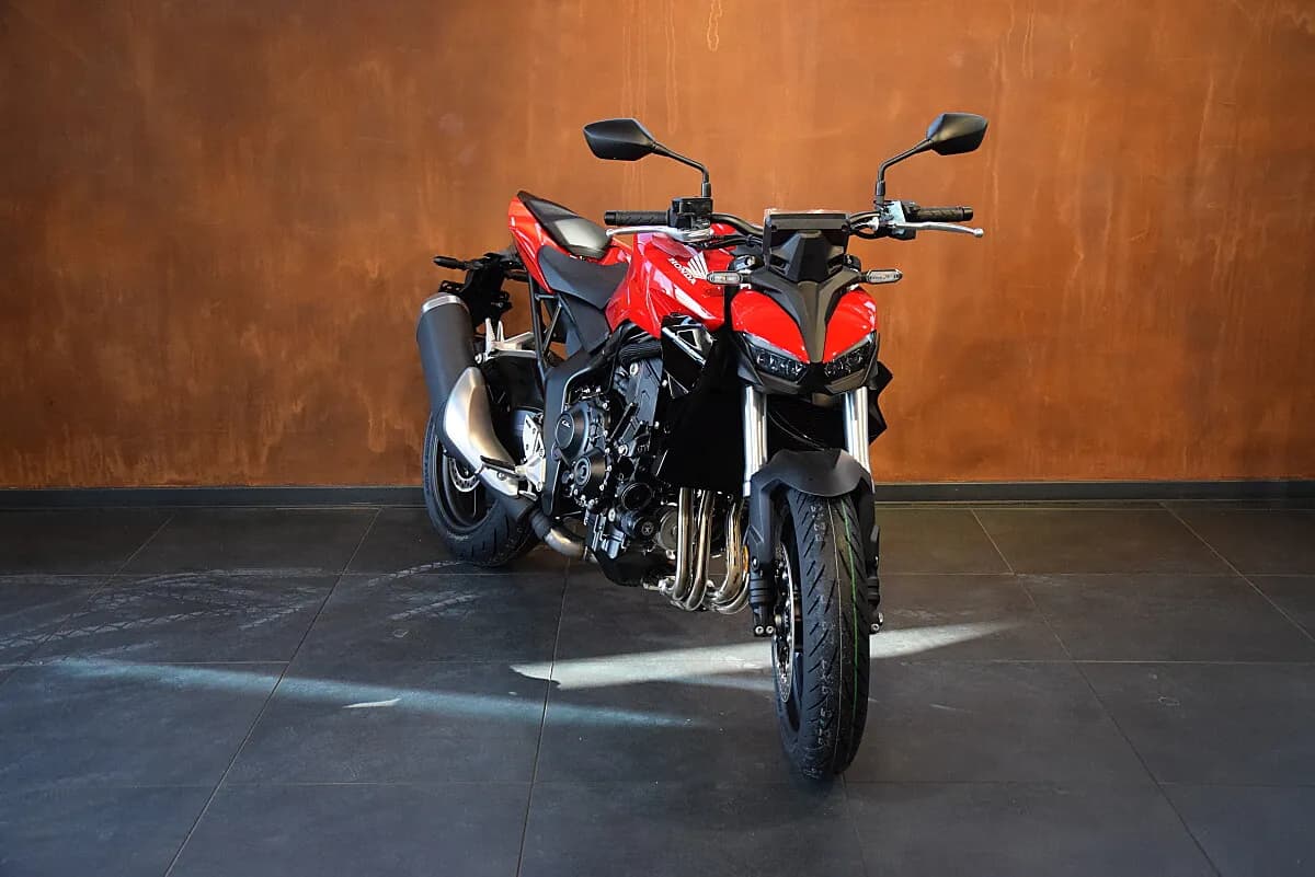 Honda CB – € 11.770, 0 km – Bild 1 von 4