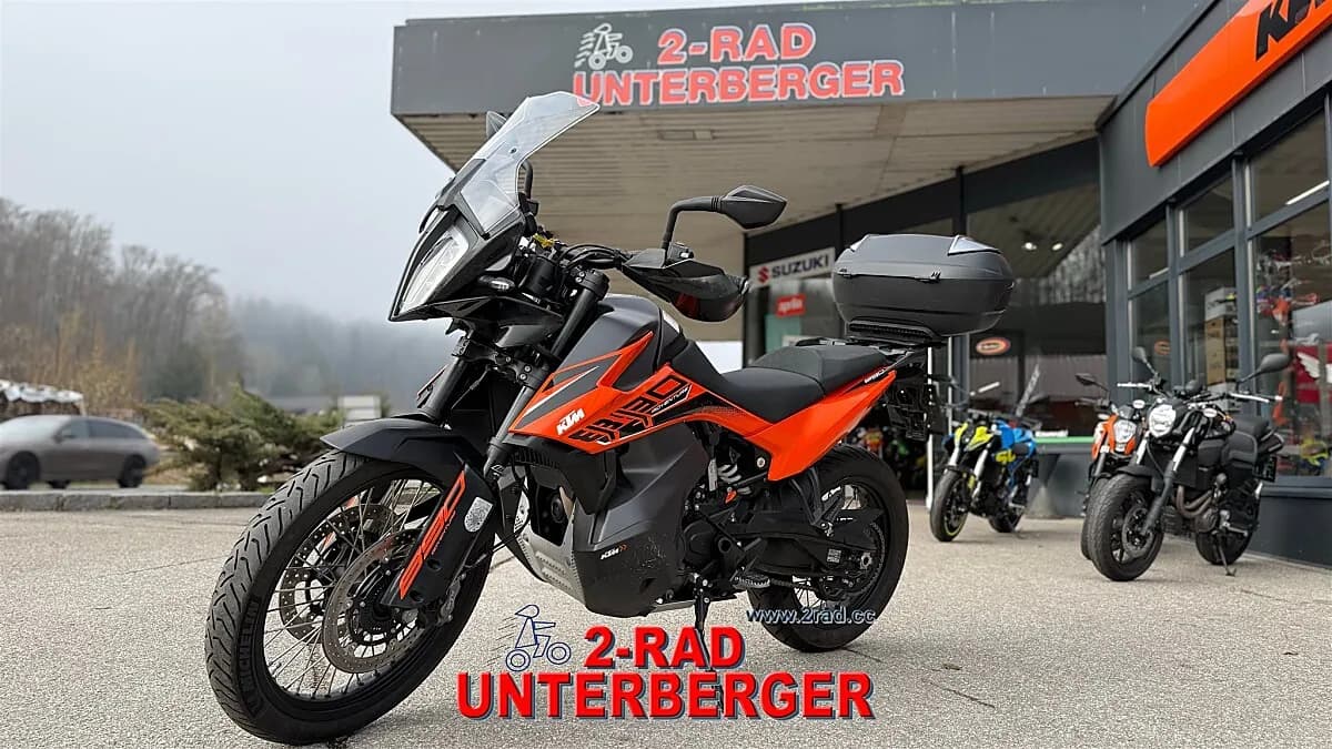 KTM 890