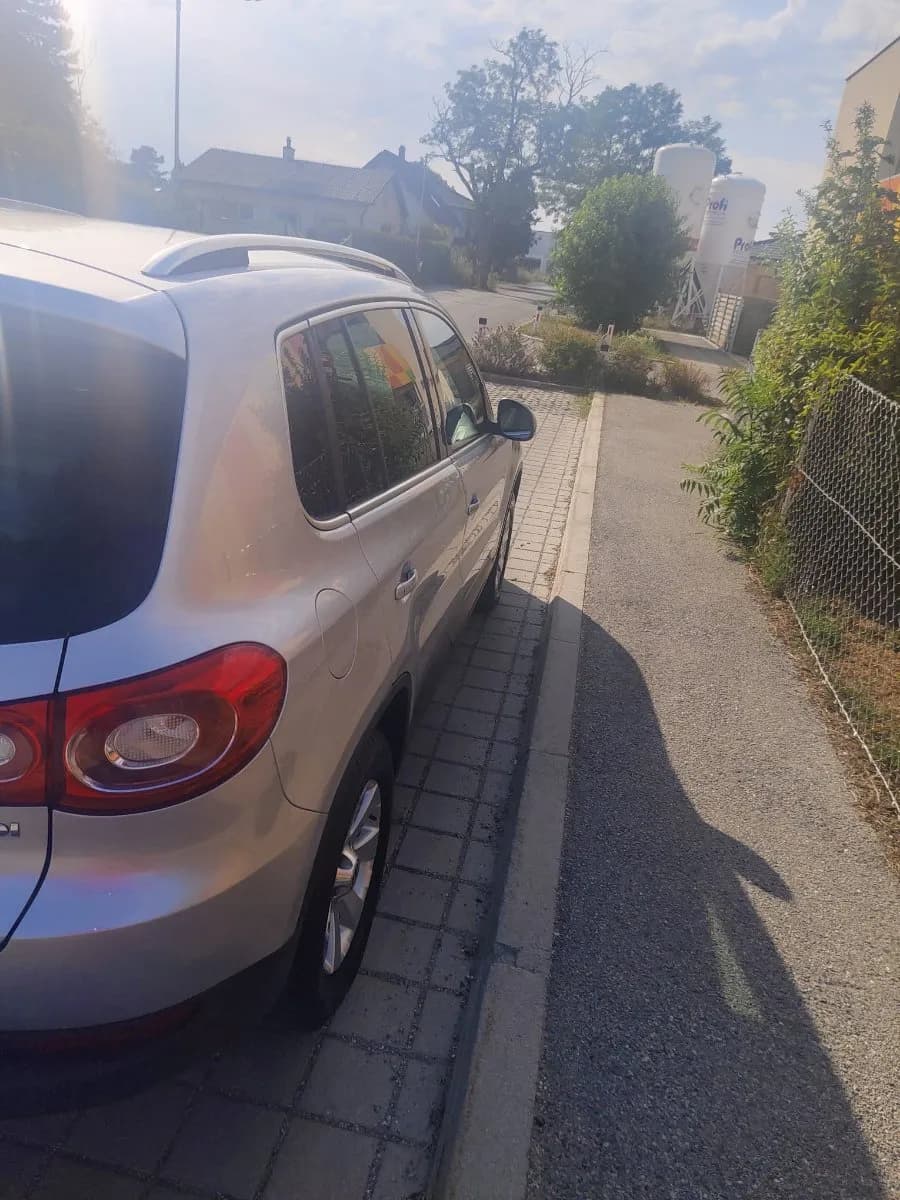 VW Tiguan 2009 – € 10.000, 110 000 km – Bild 1 von 12