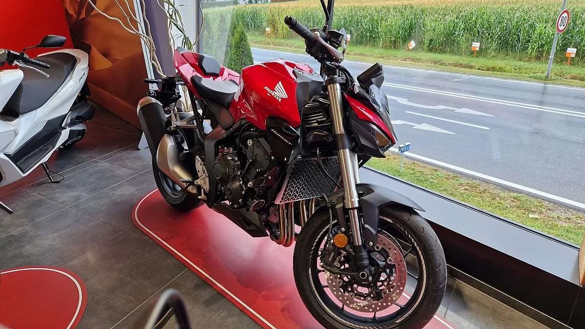 Honda CB 2025 – € 12.990, 1 km – Bild 1 von 5