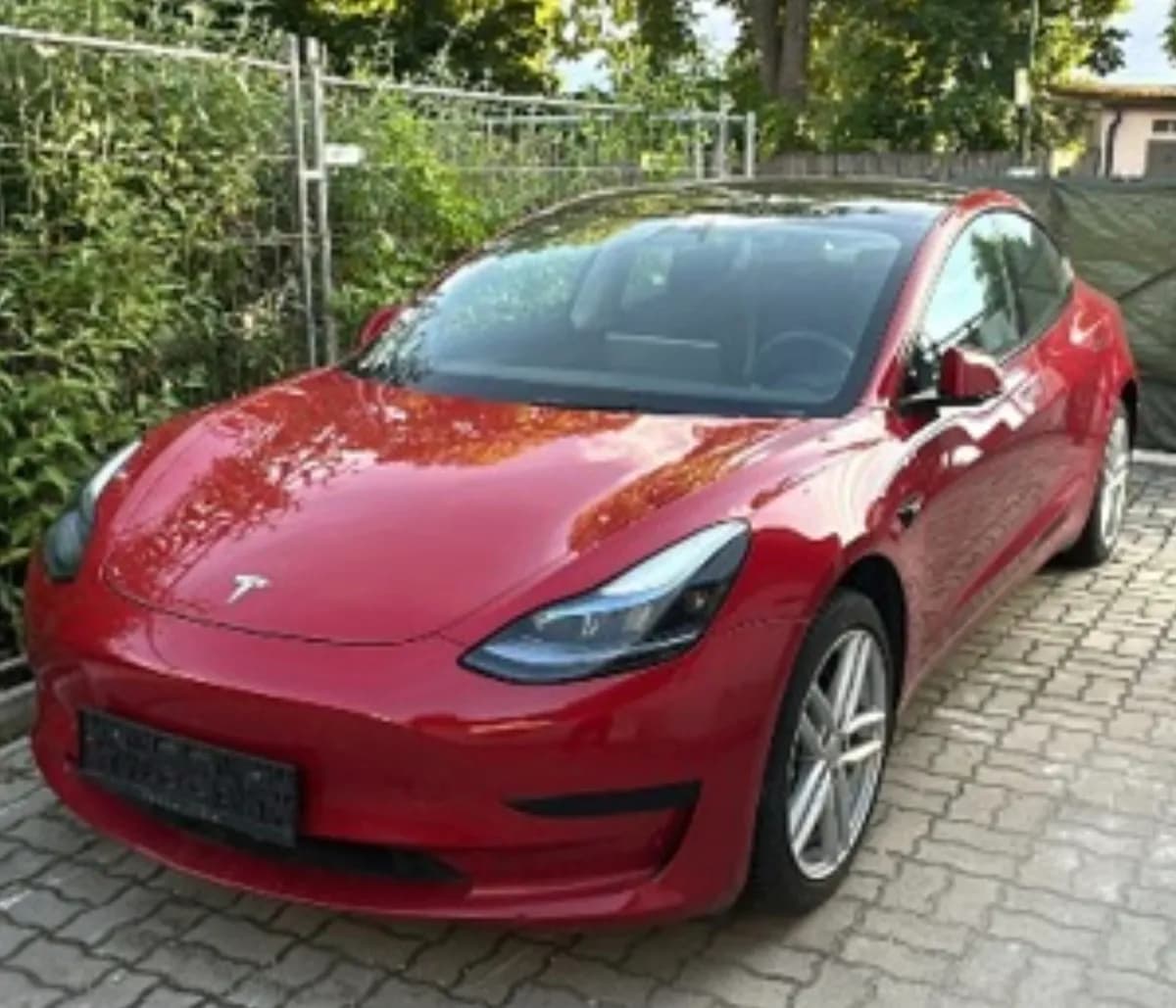 Tesla Model 3 2023 – € 25.900, 96 000 km – Bild 1 von 2