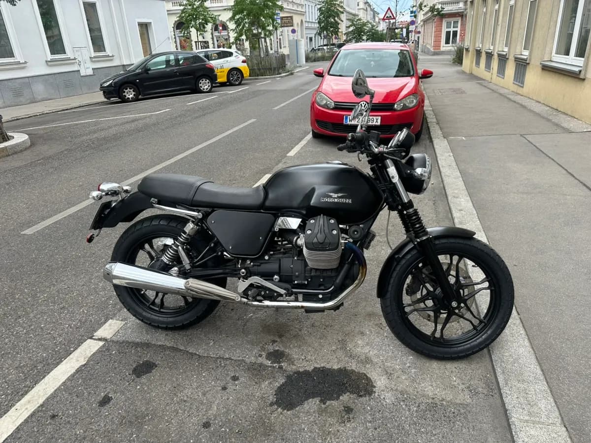 Moto Guzzi V7 2014 – € 4.000, 21 000 km – Bild 1 von 12