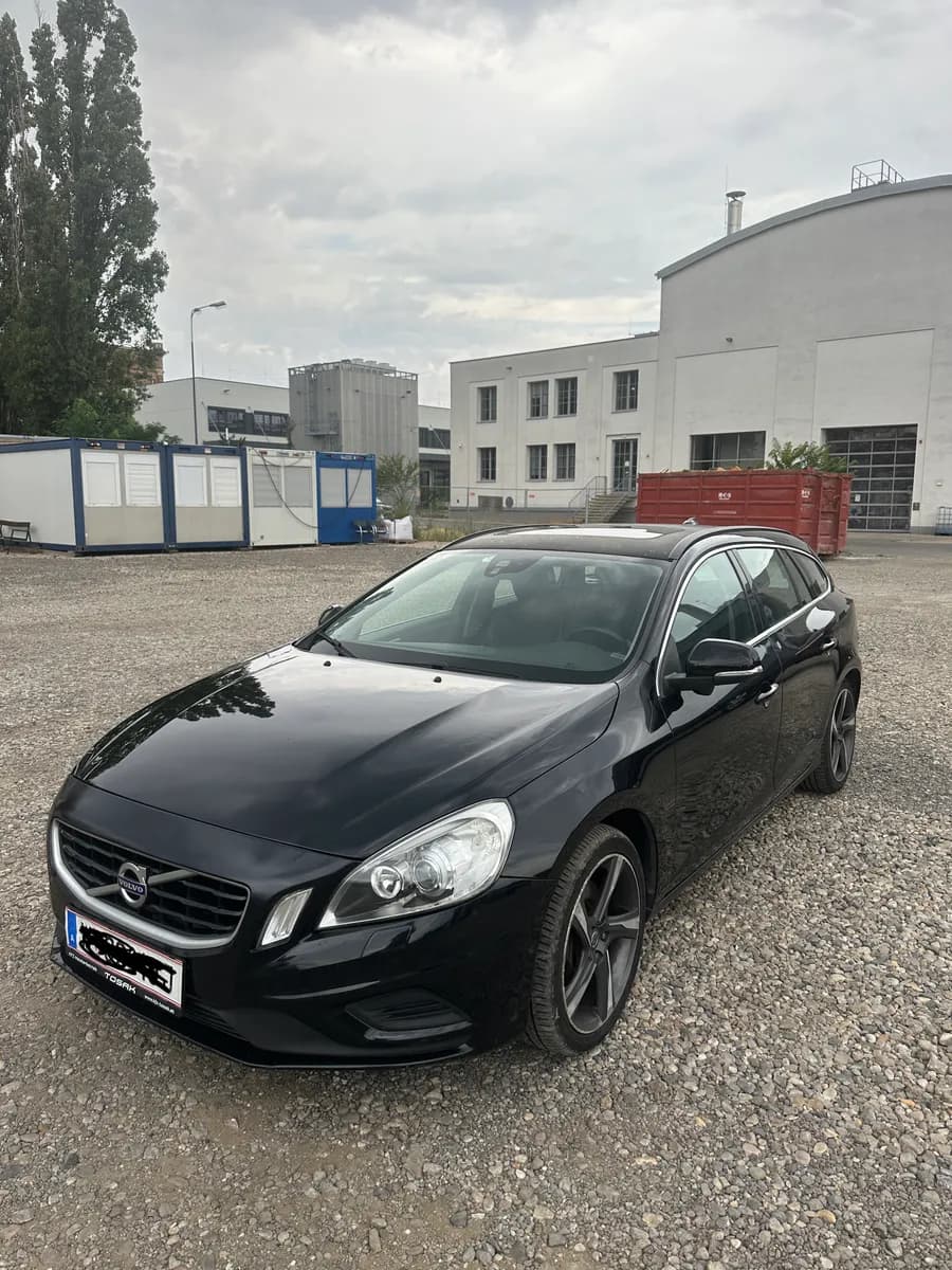 Volvo V60 2011 – € 7.990, 250 000 km – Bild 1 von 18