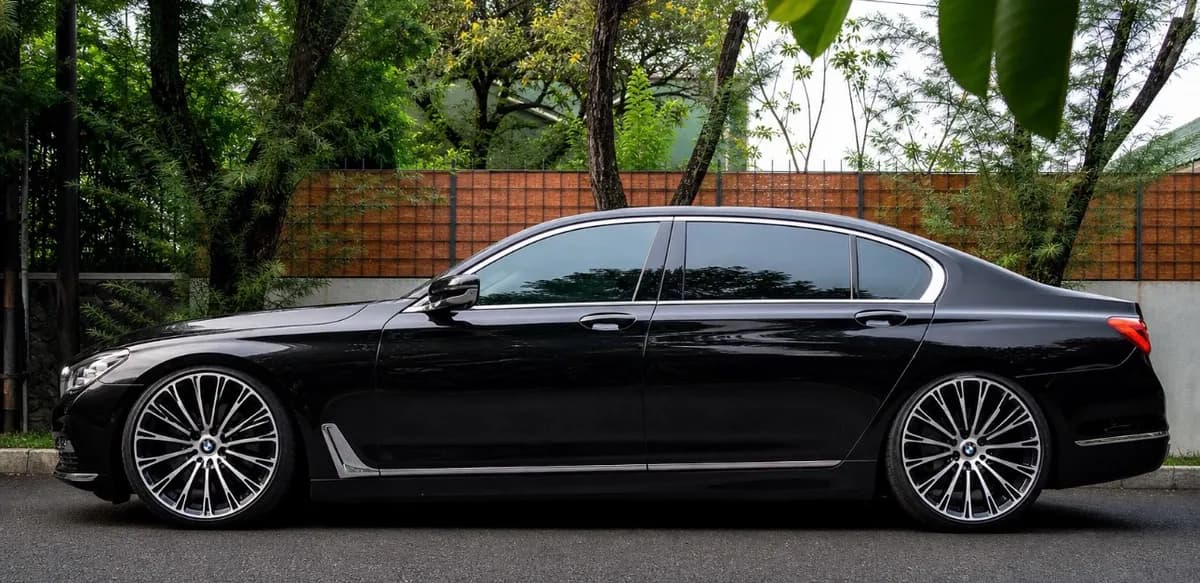 BMW 7er-Reihe 2016 – € 19.999, 250 000 km – Bild 1 von 3