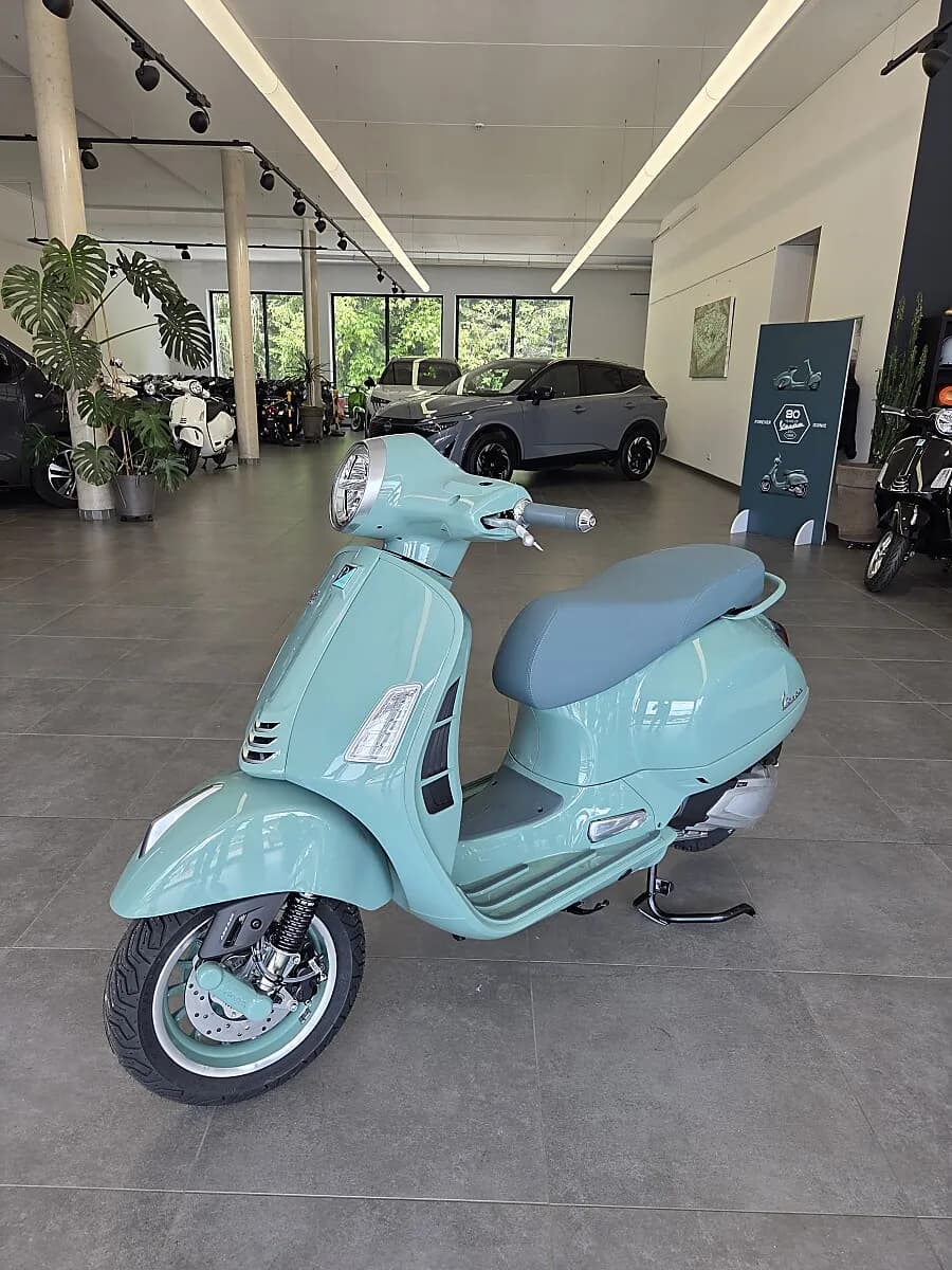 Vespa GTS – € 8.599, 0 km – Bild 1 von 10