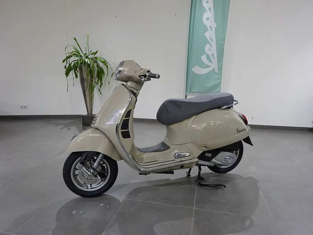 Vespa GTS – € 6.399, 0 km – Bild 1 von 6