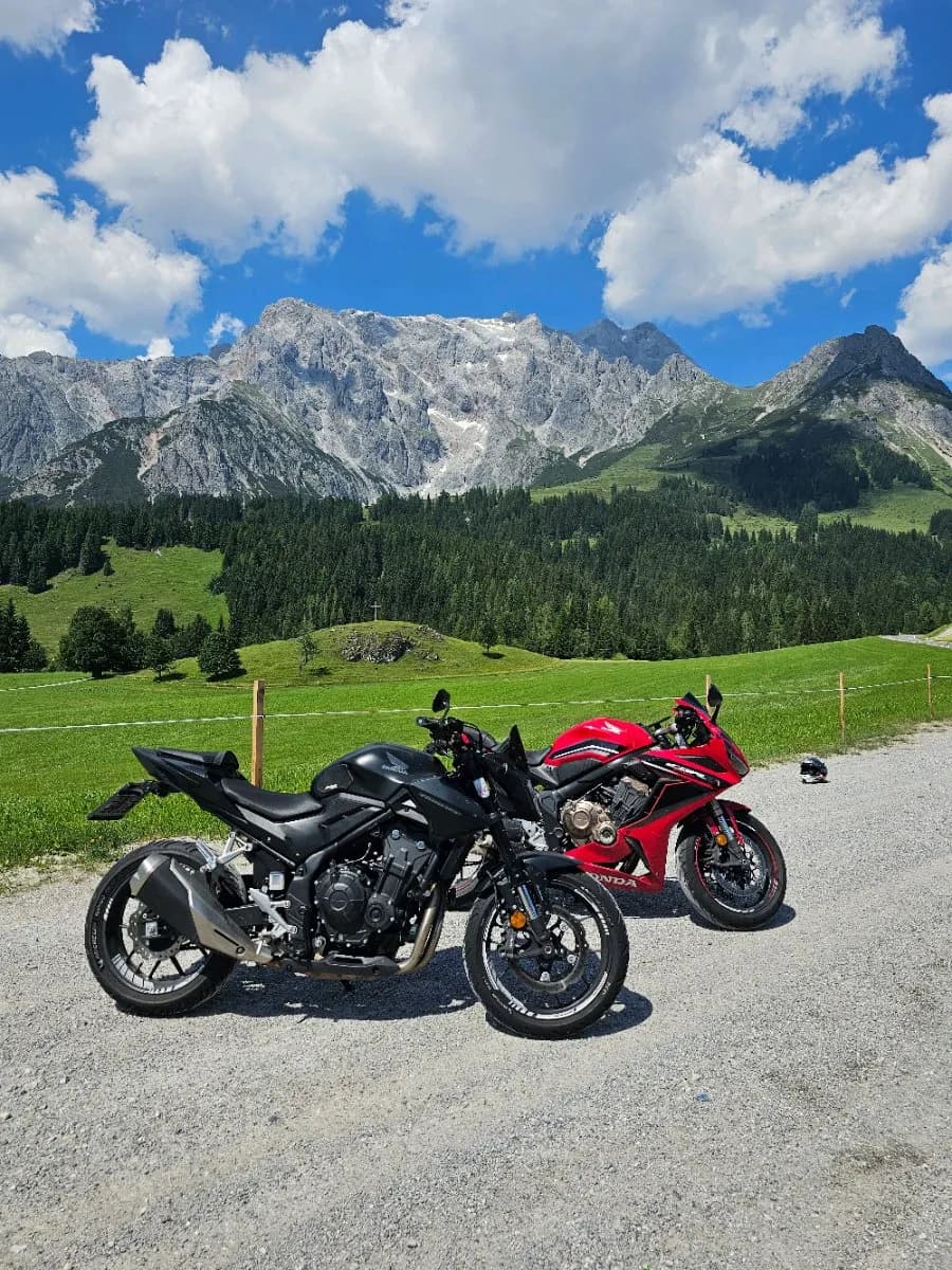 Honda Hornet 2025 – € 5.700, 13 000 km – Bild 1 von 2