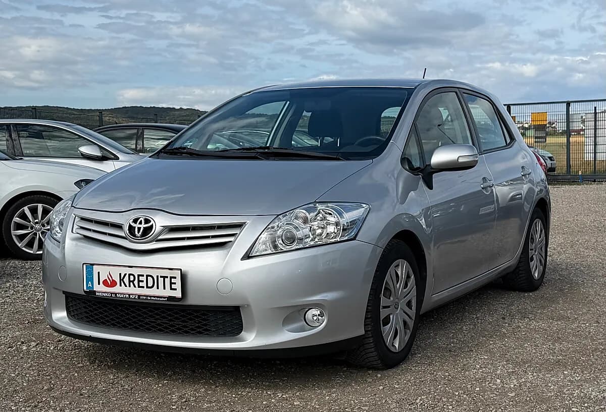 Toyota Auris 2011 – € 6.999, 160 500 km – Bild 1 von 13