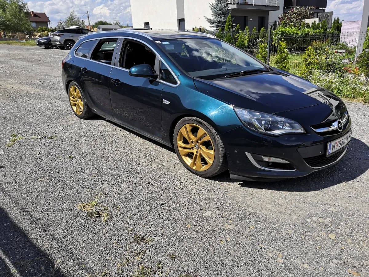 Opel Astra 2014 – € 6.200, 145 000 km – Bild 1 von 8