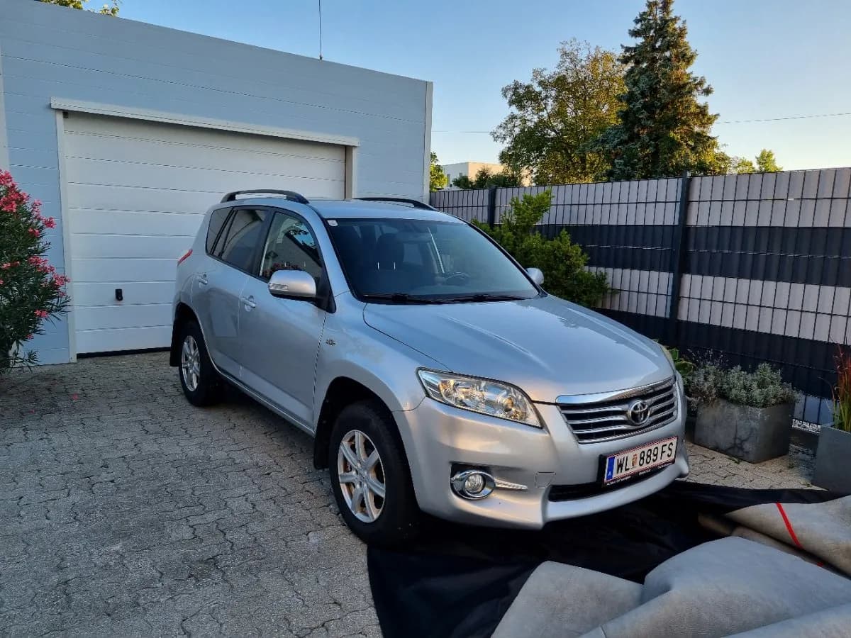 Toyota RAV4 2011 – € 7.500, 182 109 km – Bild 1 von 11