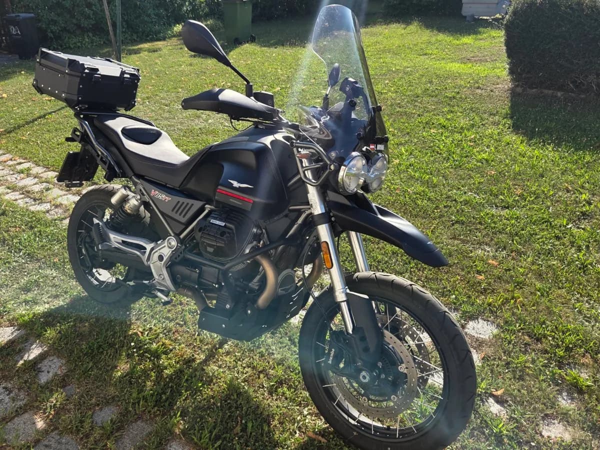 Moto Guzzi V85 TT 2024 – € 8.990, 7 500 km – Bild 1 von 9
