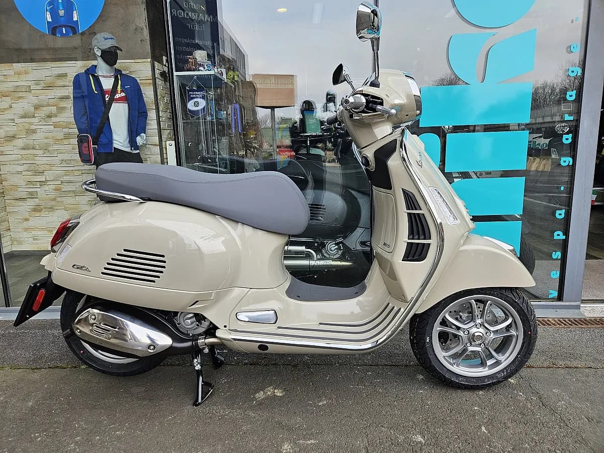 Vespa GTS – € 7.399, 0 km – Bild 1 von 9