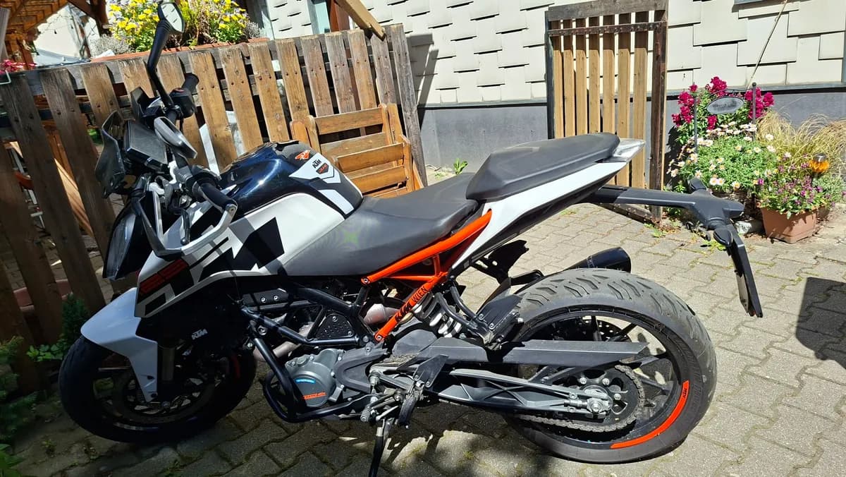KTM 125 2020 – € 3.800, 2 600 km – Bild 1 von 4