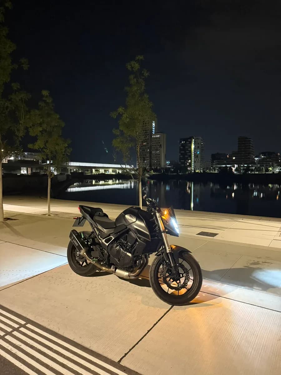 Honda CB 2024 – € 7.999, 12 000 km – Bild 1 von 6