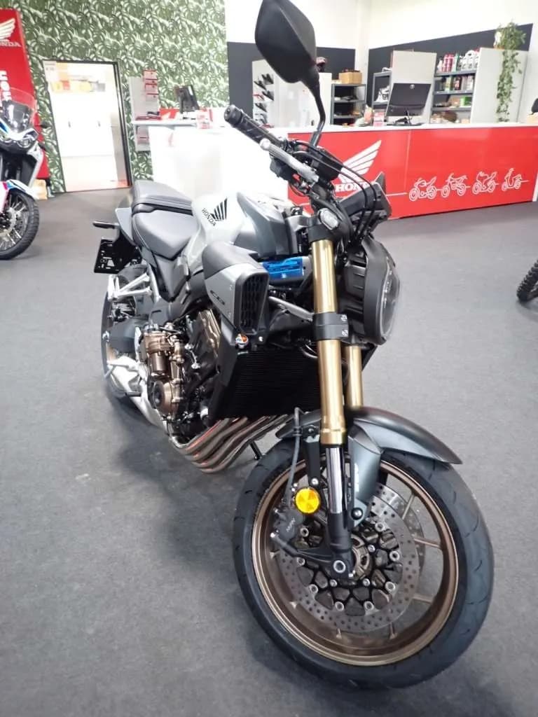Honda CB – € 9.990, 0 km – Bild 1 von 5